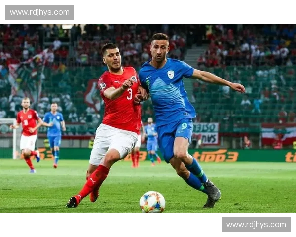 今天精彩足球赛事回顾：激烈对决助力球队冲刺胜利之路