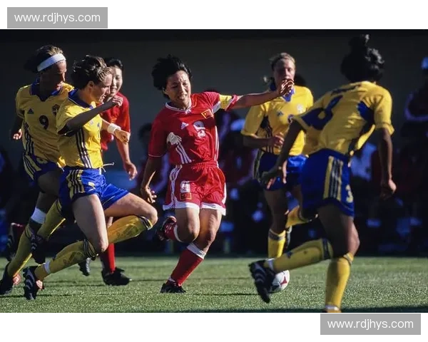 女足世界杯决赛精彩回顾 中国女足顽强拼搏展现实力 力压对手勇夺冠军